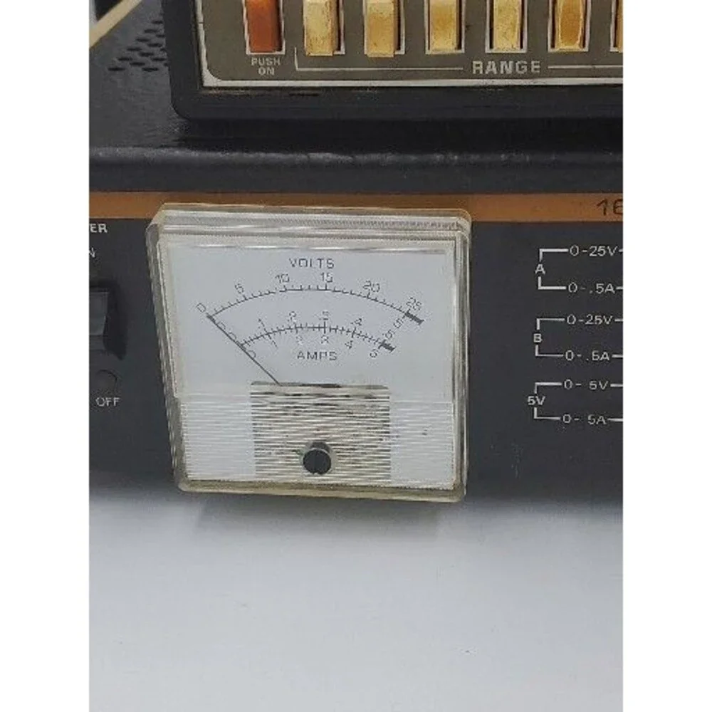 BK PRECISION 1650 Tri Output Power Supply & 2830 Digital Multimeter Dynascan - Picture 5 of 11